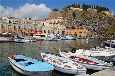 Italien Liparische Inseln Lipari Hafen 